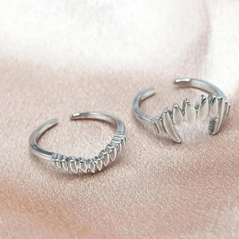 E0BE Trendy Vampires Spilt Rings Set Adjustable Size Accessory for Costume Wear